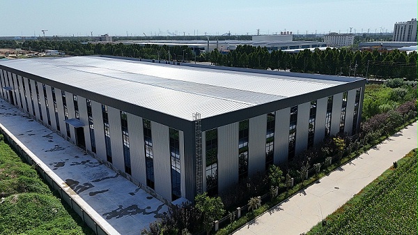 一万平钢结构厂房工期延误、漏水生锈，哪些环节出了问题？