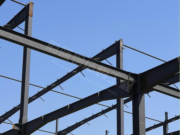 冬季施工注意事项：钢结构厂房焊接与材料存储要点