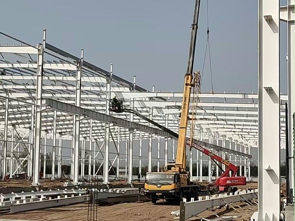 轻钢还是重钢？选错结构类型，你的钢结构厂房造价大不一样！