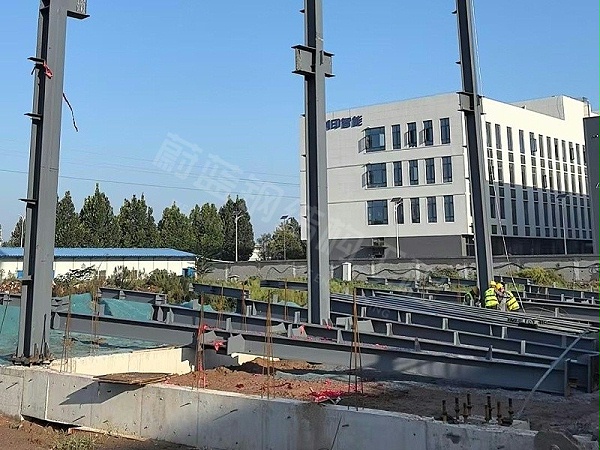 1113-钢结构厂房造价选择材料是关键：H型钢与工字钢在厂房中有何区别？