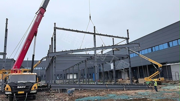 1113-钢结构厂房造价选择材料是关键：H型钢与工字钢在厂房中有何区别？