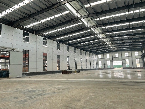 钢结构工业厂房施工现场常见问题：钢结构构件变形如何校正与预防？