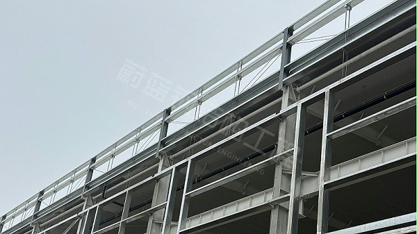 民营企业建设钢结构厂房多少钱一平？