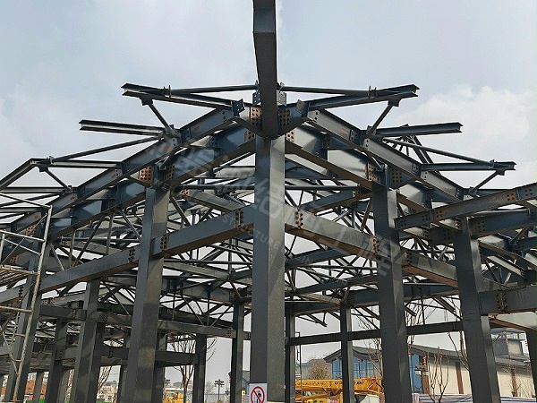 钢结构厂房怎么建更省钱耐用？建设大型厂房必看