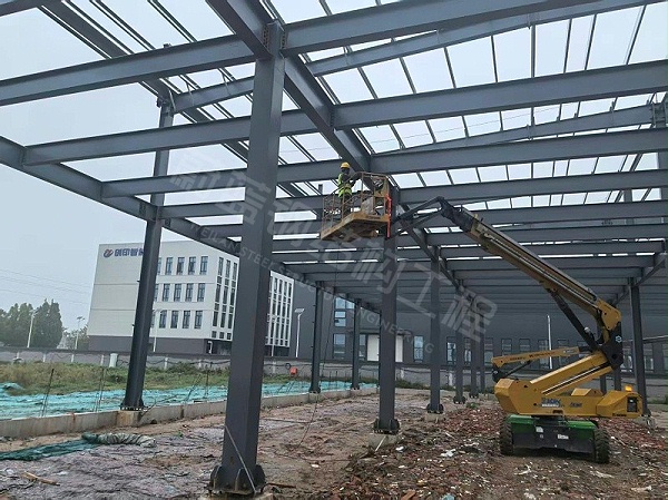 三万平钢结构厂房建设选清包还是包工包料，差别竟这么大